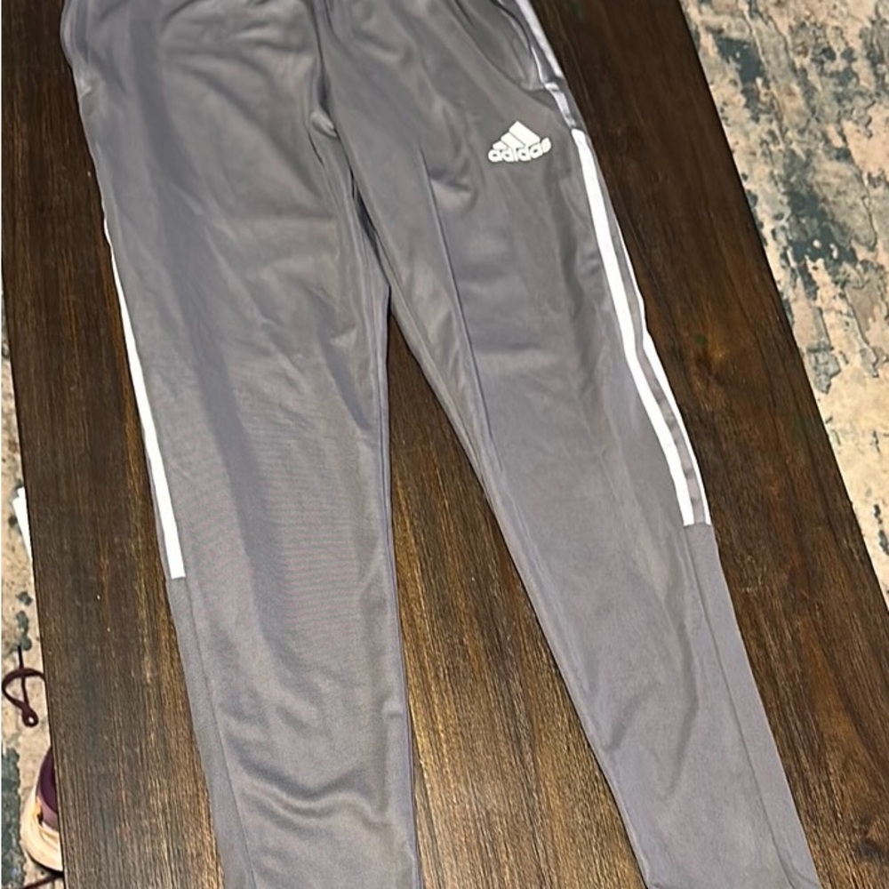 Men’s Adidas Gray Sweatpants for Everyday Comfort